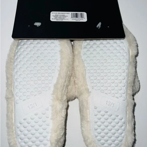 bebe Girls' Plush Slippers - Cream Fits size 13/1
NWT - Picture 5 of 5